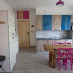 Altavalle Home, Bilocale Lime E Monolocale Pink Lägenhet Chiesa in Valmalenco