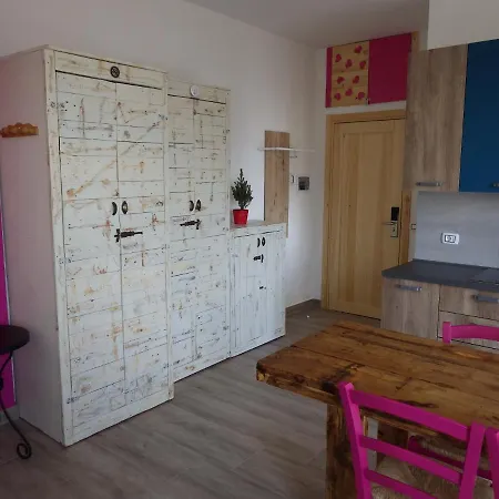 Altavalle Home, Bilocale Lime E Monolocale Pink Appartement
